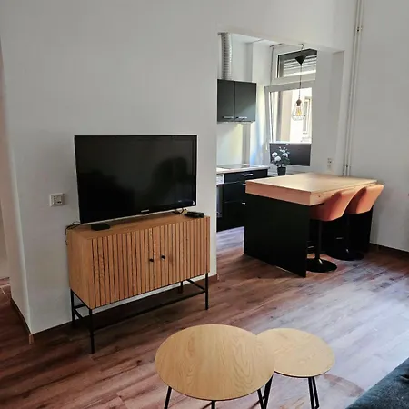 Schoene Gemuetliche Im Wasserviertel Stadtnah, A40,naehe Der Uni Oder Zoo Апартаменты *